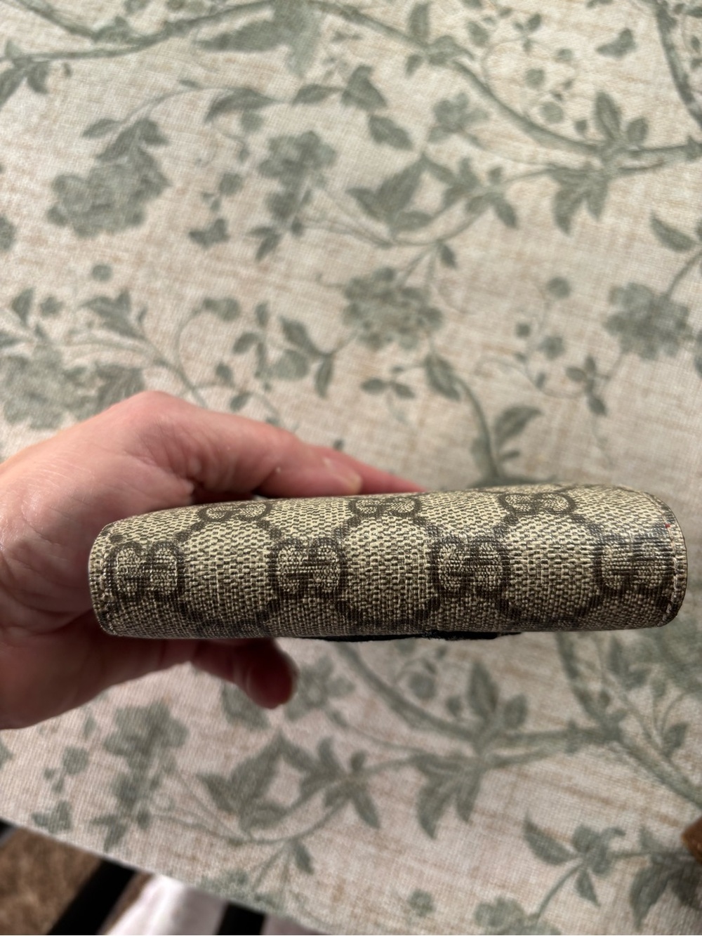 EUC Gucci Limited Edition GG Supreme Heart Snake Wallet. - Picture 12 of 12
